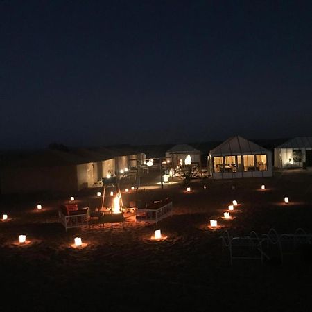 Riad Caravasar Merzouga Esterno foto