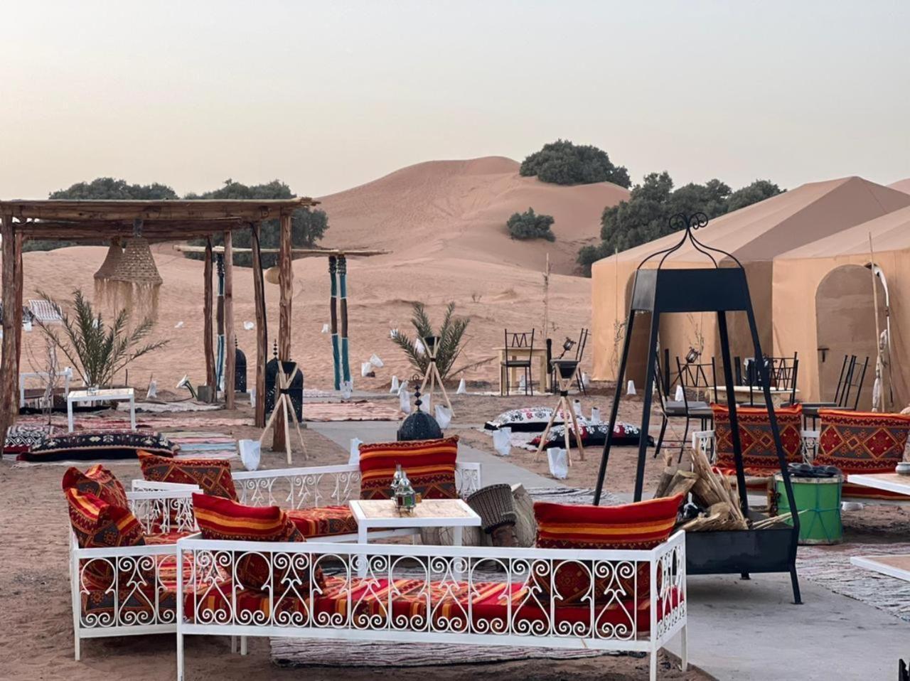 Riad Caravasar Merzouga Esterno foto